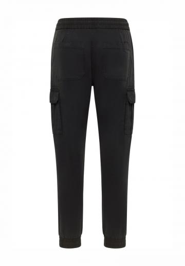 Брюки с накладными карманами