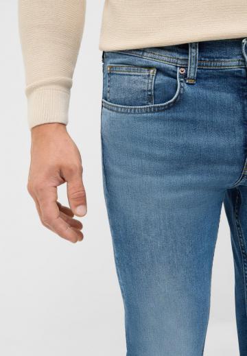 Узкие джинсы