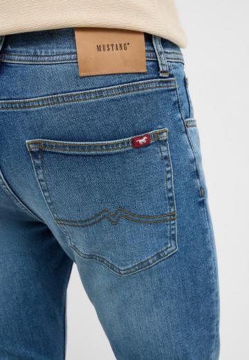 Узкие джинсы