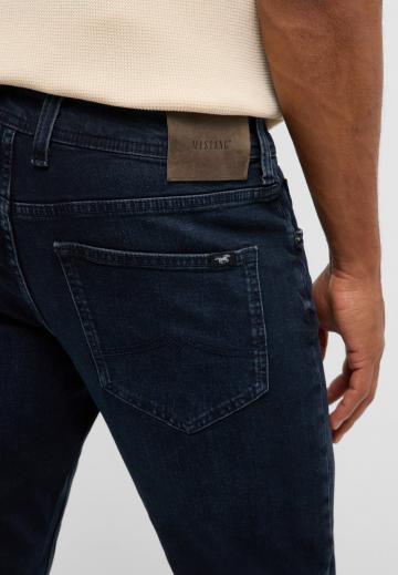 Узкие джинсы