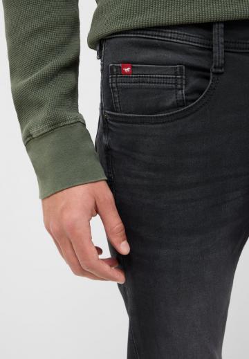 Узкие джинсы