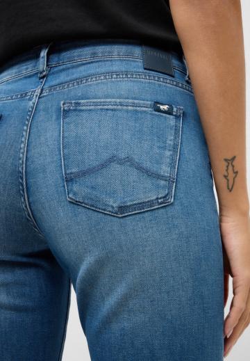 Прямые джинсы