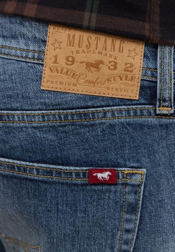 Прямые джинсы