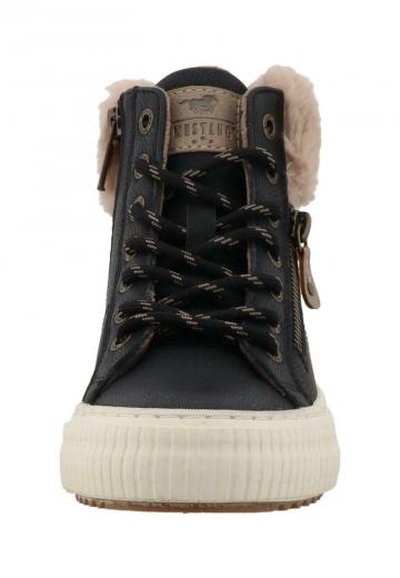 Ботинки на шнуровке