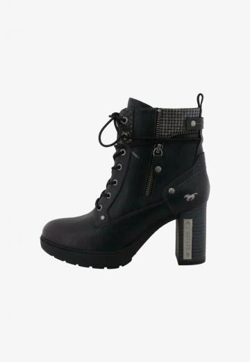 Ботинки на шнуровке