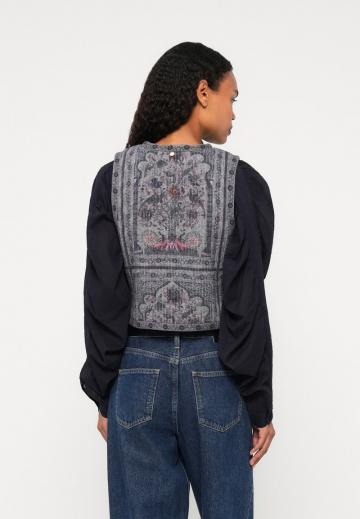 Короткая куртка