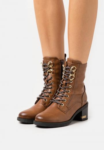 Ботинки на шнуровке