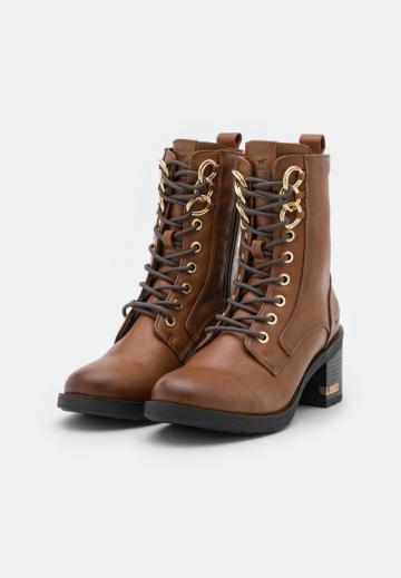 Ботинки на шнуровке