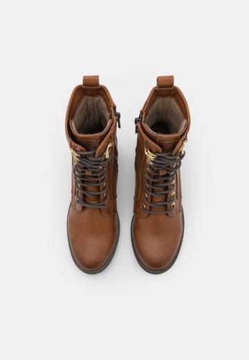 Ботинки на шнуровке