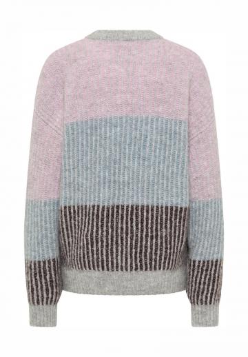 Пуловер в полоску