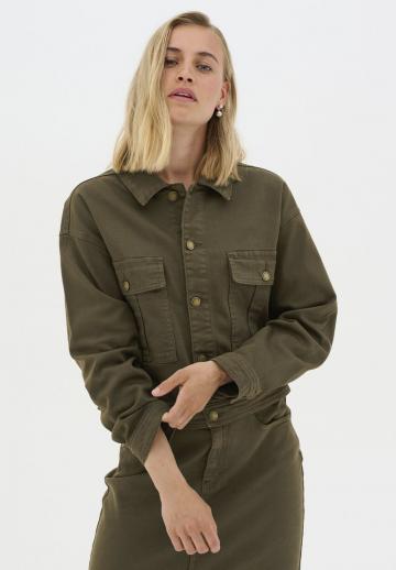 Куртка с накладнымит карманами