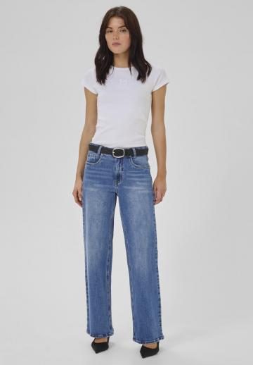 Прямые джинсы