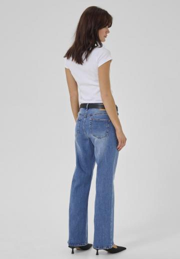 Прямые джинсы