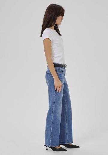 Прямые джинсы