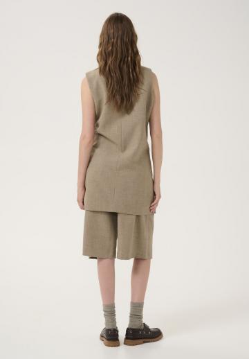 Длинный жилет