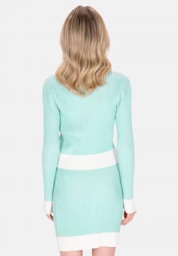 Пуловер в полоску