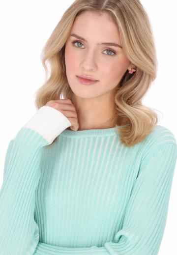 Пуловер в полоску