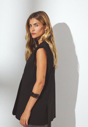 Длинный жилет