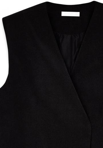 Длинный жилет