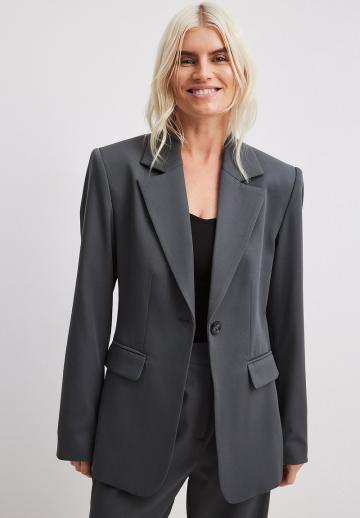 Короткое пальто