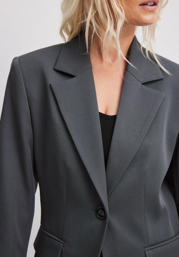 Короткое пальто