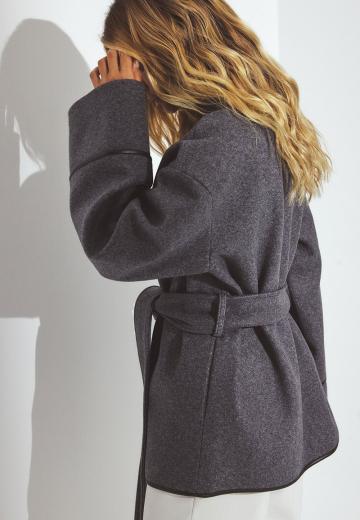 Короткое пальто