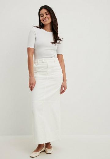 Юбка с накладными карманами