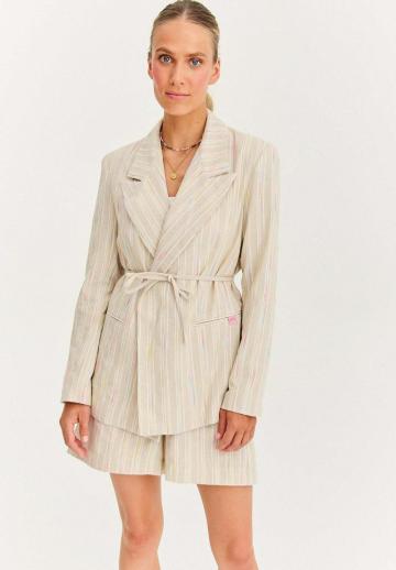 Короткое пальто