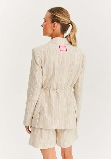 Короткое пальто