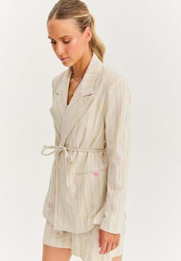 Короткое пальто