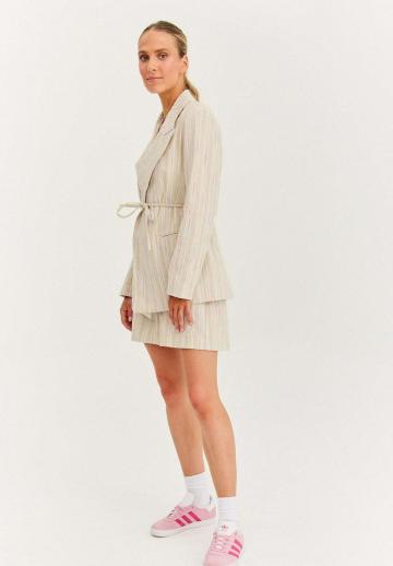 Короткое пальто