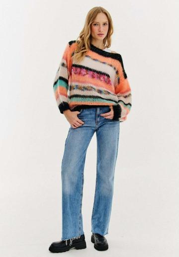 Пуловер в полоску