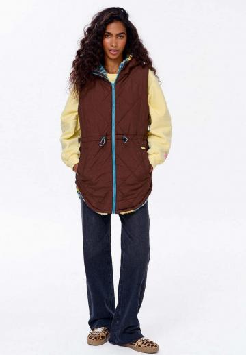 Длинный жилет