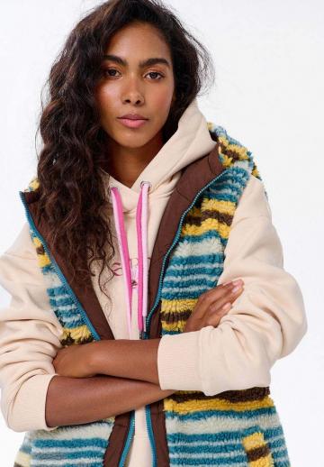 Длинный жилет