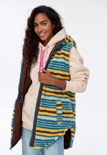 Длинный жилет