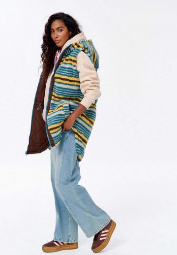 Длинный жилет