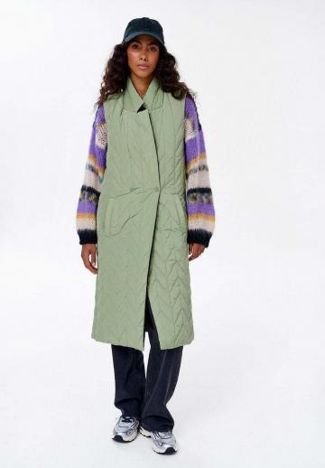 Длинный жилет