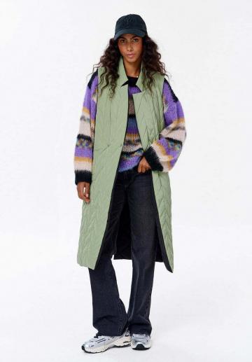 Длинный жилет