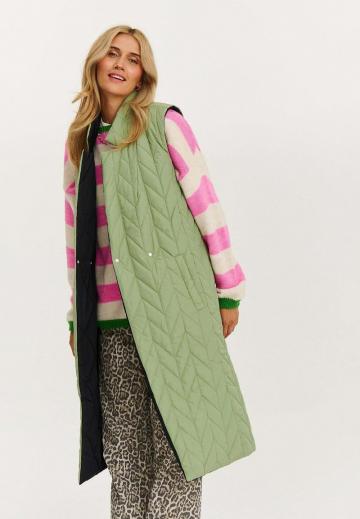 Длинный жилет