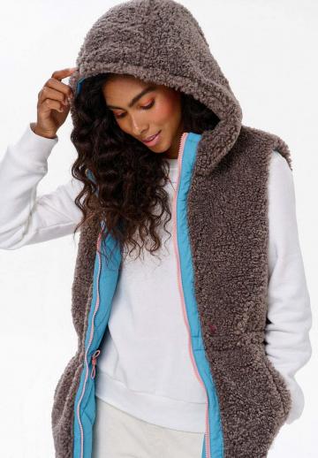 Длинный жилет