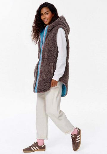 Длинный жилет