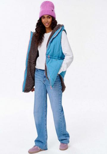 Длинный жилет