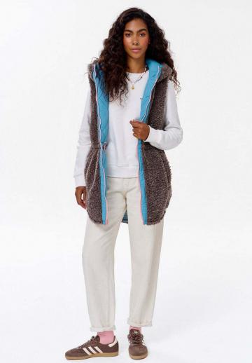 Длинный жилет