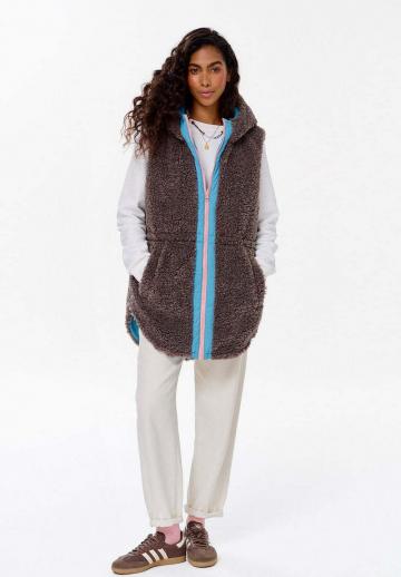 Длинный жилет