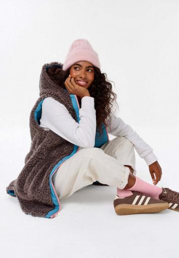 Длинный жилет