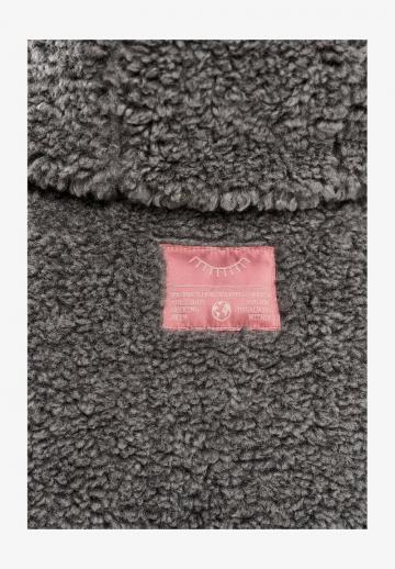 Длинный жилет