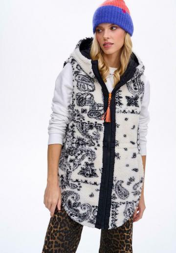 Длинный жилет