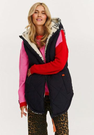 Длинный жилет