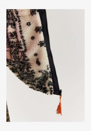 Длинный жилет