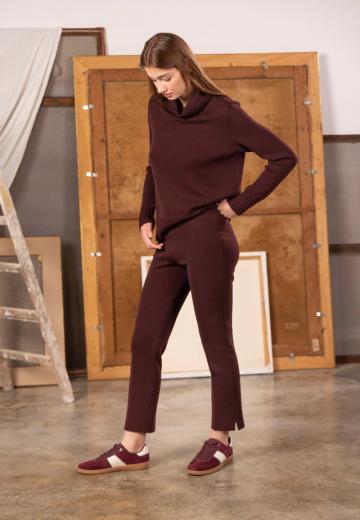 Пуловер с вырезом V